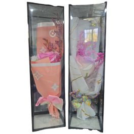 Bouquet artificiel de roses dans une boîte cadeau