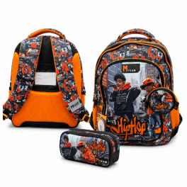 Cet ensemble scolaire MUST Team se compose d’un sac à dos au style urbain accompagné d’une trousse assortie