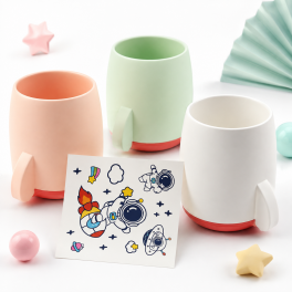pots à crayon décoratifs sur le thème de l’espace